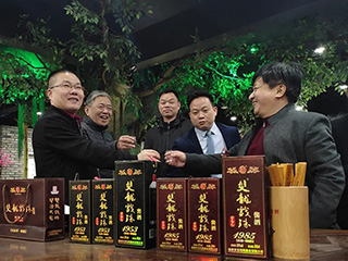 成功召開(kāi)！福建省酒業(yè)協(xié)會(huì )2021年第一次會(huì )長(cháng)辦公會(huì )議落戶(hù)雙龍戲珠酒業(yè)